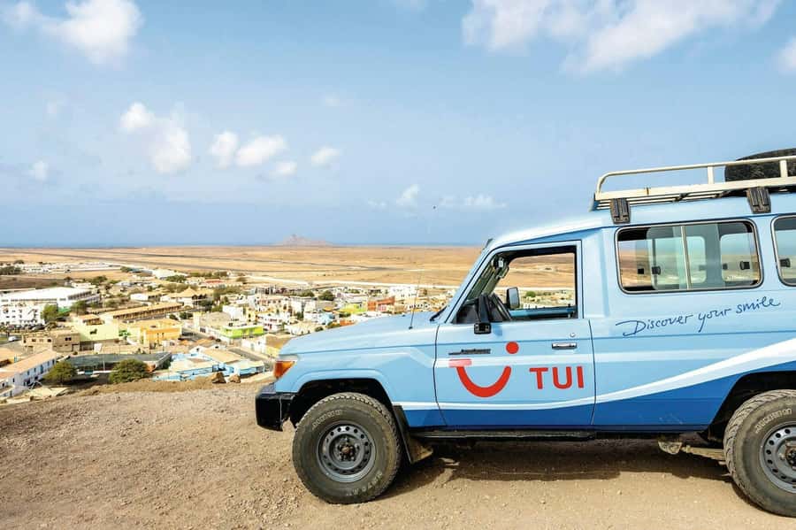 Adults Only Tour of Sal with Lobster Lunch and Salt Lake - Buracona and the Blue Eye effect