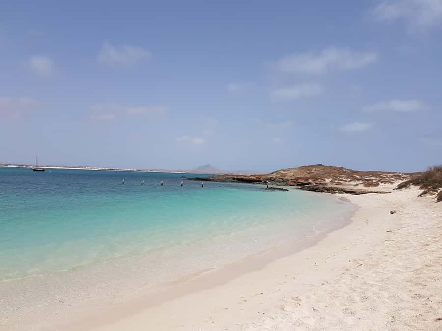 Boa Vista: Motoryacht Trip with Fishing, Snorkel, Beach BBQ - A six-and-a-half-hour sea day from Sal Rei