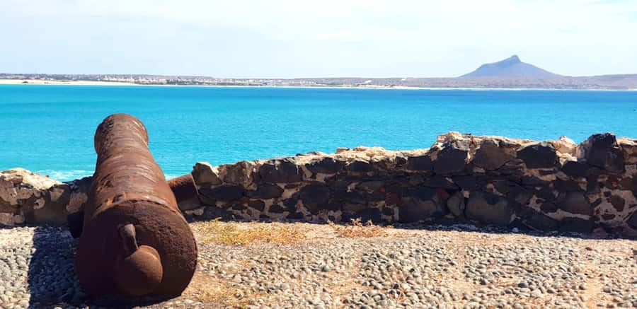 Boa Vista: Motoryacht Trip with Fishing, Snorkel, Beach BBQ - Reef snorkeling beside Sal Rei Islet