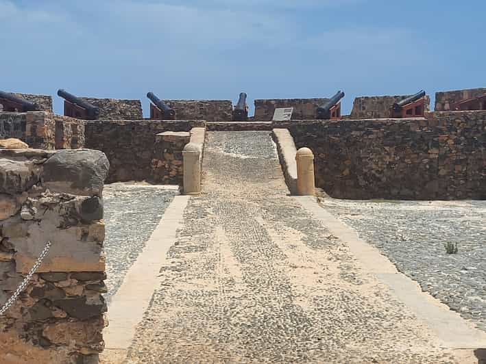 Boa Vista: Motoryacht Trip with Fishing, Snorkel, Beach BBQ - Who should book this boat trip?
