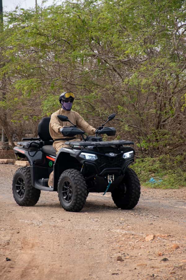 Boa Vista Quad Tour: Santa Monica & South Desert (4-Hour) - Reaching the cliffs of Praia de Varandinha