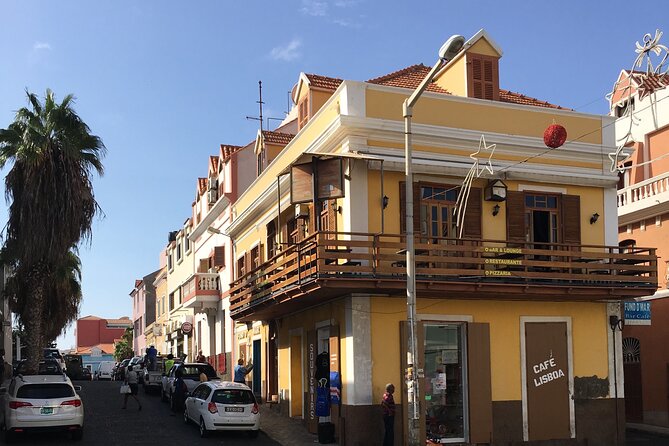 City Walking Tour, Mindelo, Highlights - A colorful pause at the municipal market