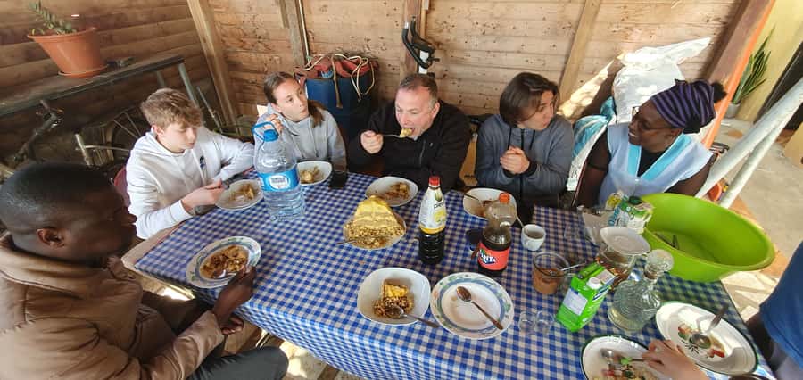 Day with locals people - How the private format affects the day
