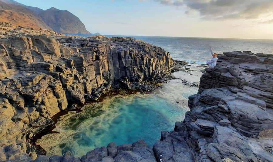 Discover the Black Sand Beach+the Natural Pool - Choosing Between the Open Sea and the Natural Pool