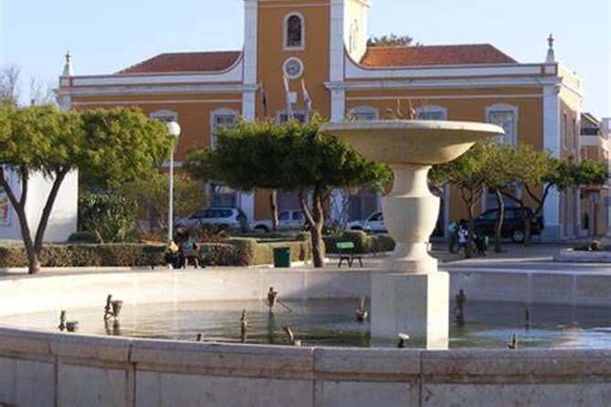 Guided city Tour Praia, Highlights tour - Sucupira Market, the tour’s most local finish