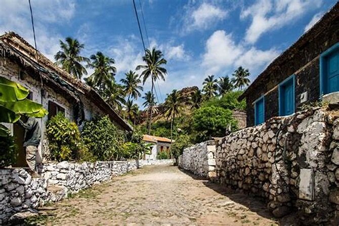 Guided City tour Praia with Cidade Velha (World Heritage) - What the small group and guide quality mean