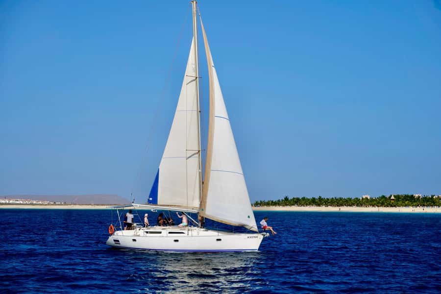 Half-Day Sailing Yacht Adventure in Sal Island - 3 hours - The crew and language question