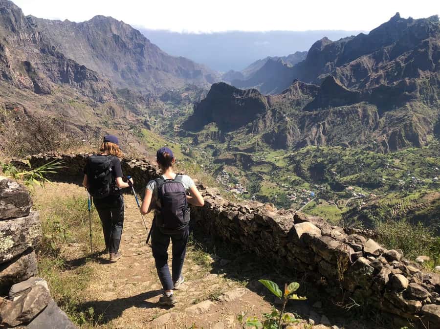 Hike from the Cova Volcano Crater to Ribeira Paúl - Following the crater rim toward the ocean
