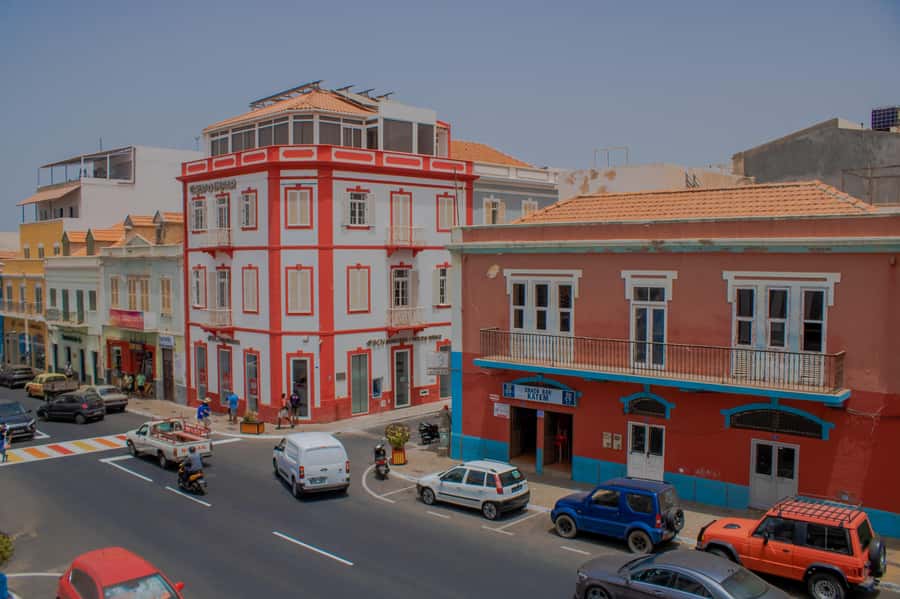 Mindelo: City Tour with Hotel Pickup and Drop-Off - Local art at two Mindelo centers