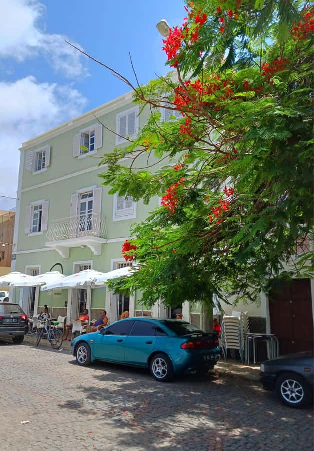 Mindelo: City Tour with Hotel Pickup and Drop-Off - Palácio do Povo and Mindelo’s public life