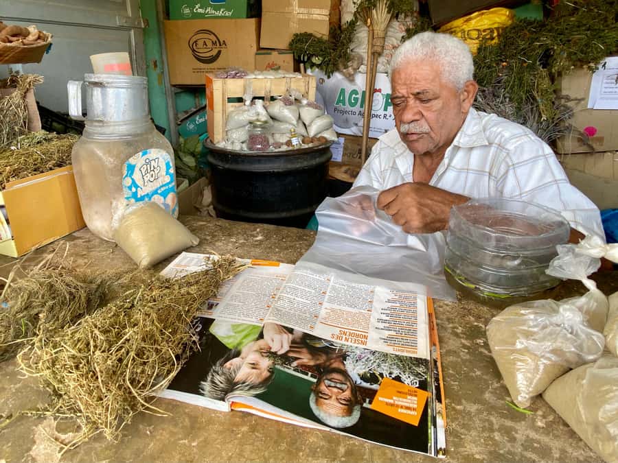 Mindelo: Private Walking Tour with Local Food Tasting - Markets that show everyday Mindelo