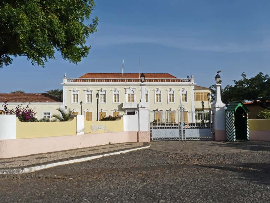 Praia & Cidade Velha: Guided City Tour - Pelourinho Square and the old churches