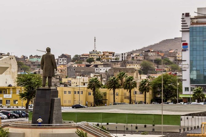 Praia city to the airport. - The driver and vehicle experience