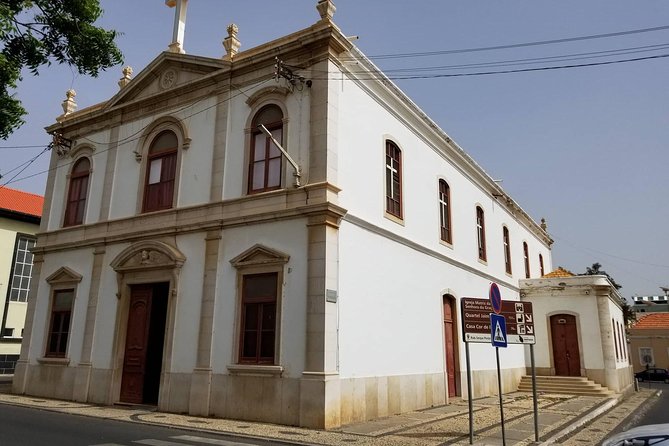 Praia city to the airport. - Booking value for different kinds of visitors