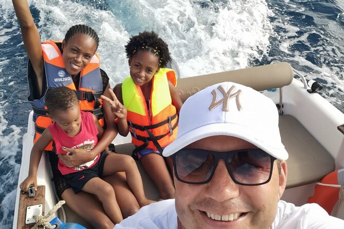 Private Boat Tour in Santa Maria - Following Sal’s coast from the water