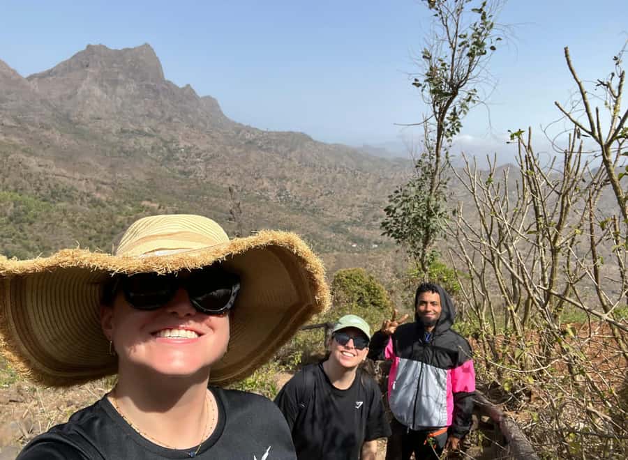 Private Hike through mountains and distant rural villages - Down through the São Jorge valley