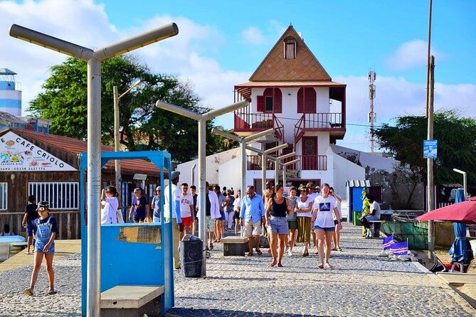 Sal island: Private Santa Maria City Tour, Street Art and Tapas - Finding Santa Maria’s bars and restaurants