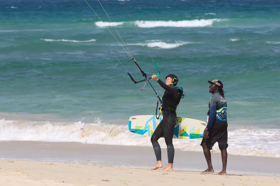 Sal: Kitesurfing Lessons - How the four-lesson course develops