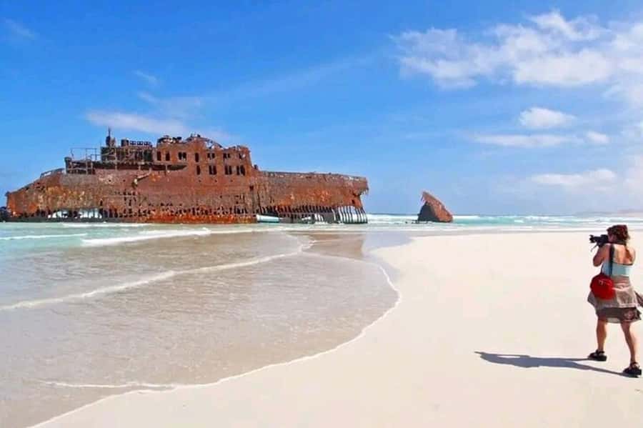 Sal Rei, Santa Monica Beach, Caves, Dunes & Shipwreck Tour - Morro de Areia: a quick first look at Boa Vista