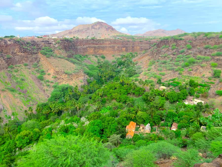 Santiago: Calabaceira Valley Trek & Visit to Cidade Velha - Meeting farmers at the rum distillery