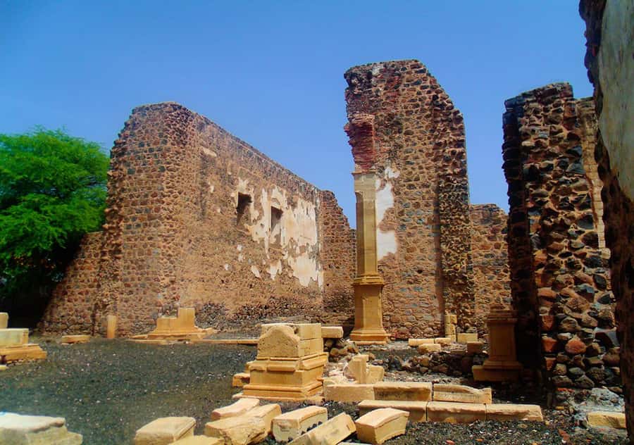 Santiago Island: Highlights of Cidade Velha with Local Guide - The cathedral ruins and Calhau fishing bay