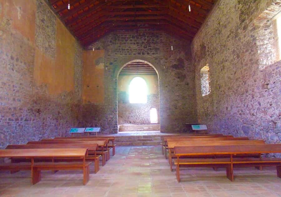 Santiago Island: Highlights of Cidade Velha with Local Guide - Guides, languages, and the value of local insight