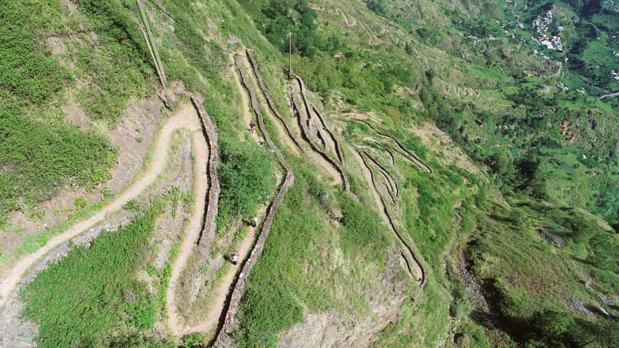 Santo Antão: Hiking Cova Volcano Crater to Ribeira Paúl - Guides, group size, and the human side of the walk