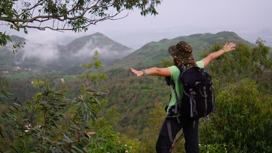 Santo Antão: Ponta do Sol & Fontainhas Guided Trip with Hike - Ponta do Sol begins the day by the water