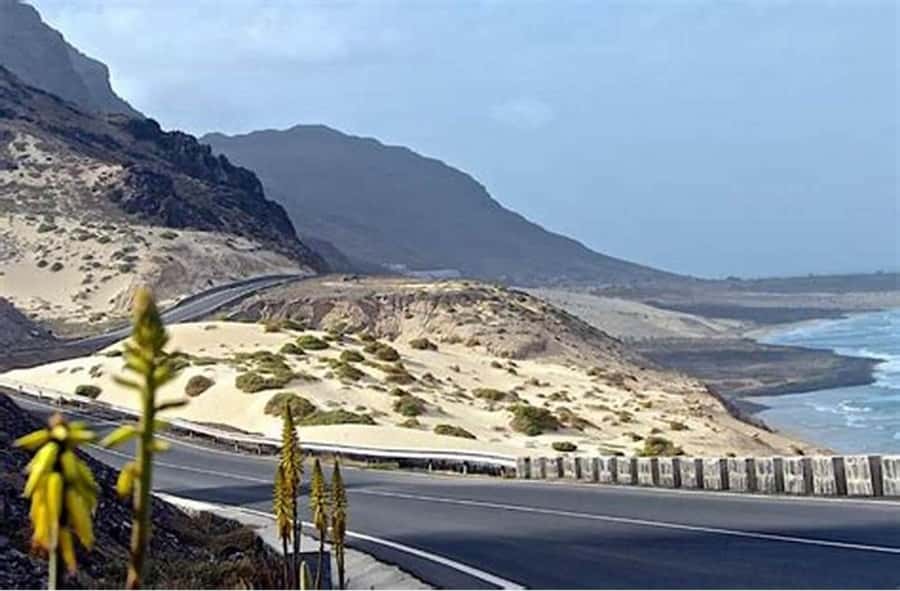 São Vicente: Highligts tour for cruise ship travelers - Salamansa, where the tour slows down